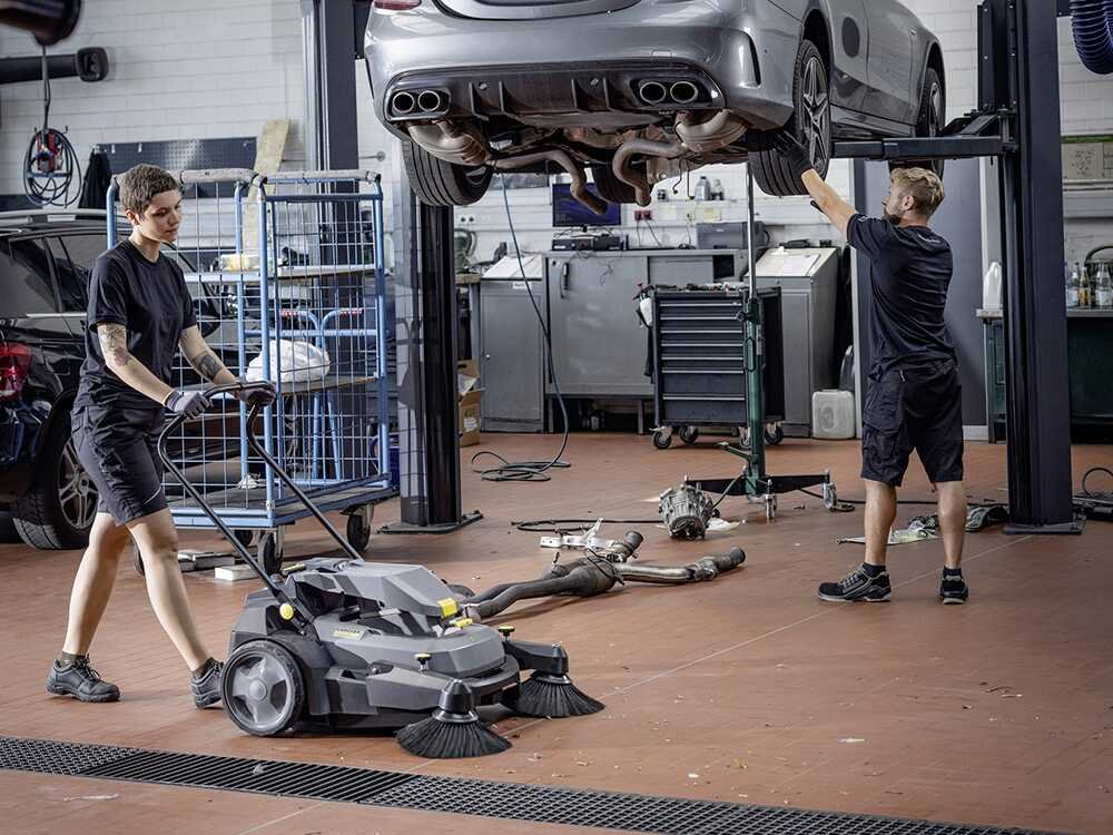 karcher km 70/30 c bp 2sb balayeuse à batterie avec bac de ramassage 36 v 6 ah karcher km 70/30 c bp 2sb balayeuse à batterie avec bac de ramassage 36 v 6 ah