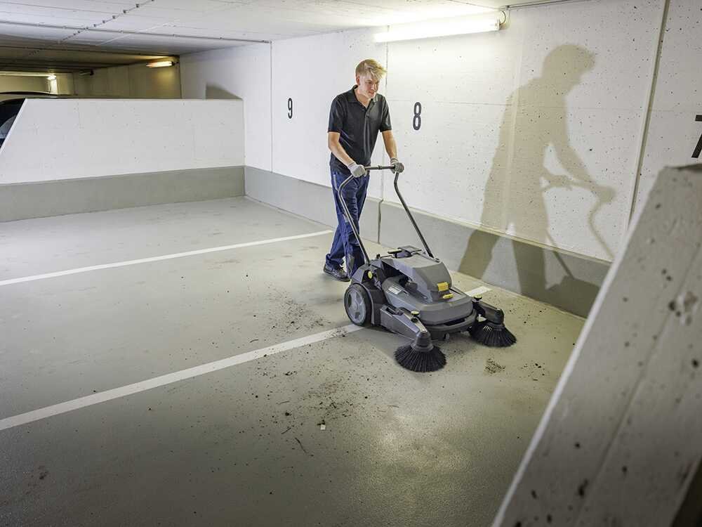 karcher km 70/30 c bp 2sb balayeuse à batterie avec bac de ramassage 36 v 6 ah karcher km 70/30 c bp 2sb balayeuse à batterie avec bac de ramassage 36 v 6 ah