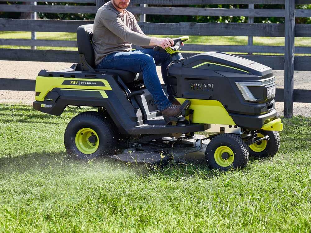 ryobi ry72tmx107 210 tracteur tondeuse à batterie 72v / 2x10ah ryobi ry72tmx107 210 tracteur tondeuse à batterie 72v / 2x10ah