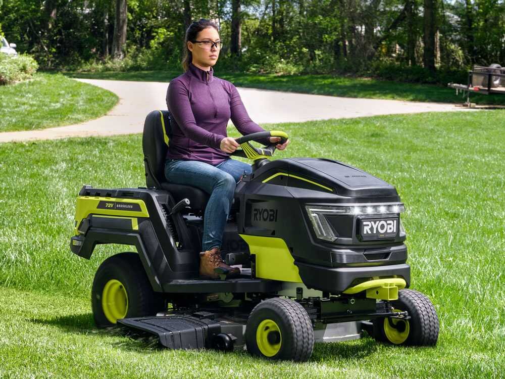 ryobi ry72tmx107 210 tracteur tondeuse à batterie 72v / 2x10ah ryobi ry72tmx107 210 tracteur tondeuse à batterie 72v / 2x10ah